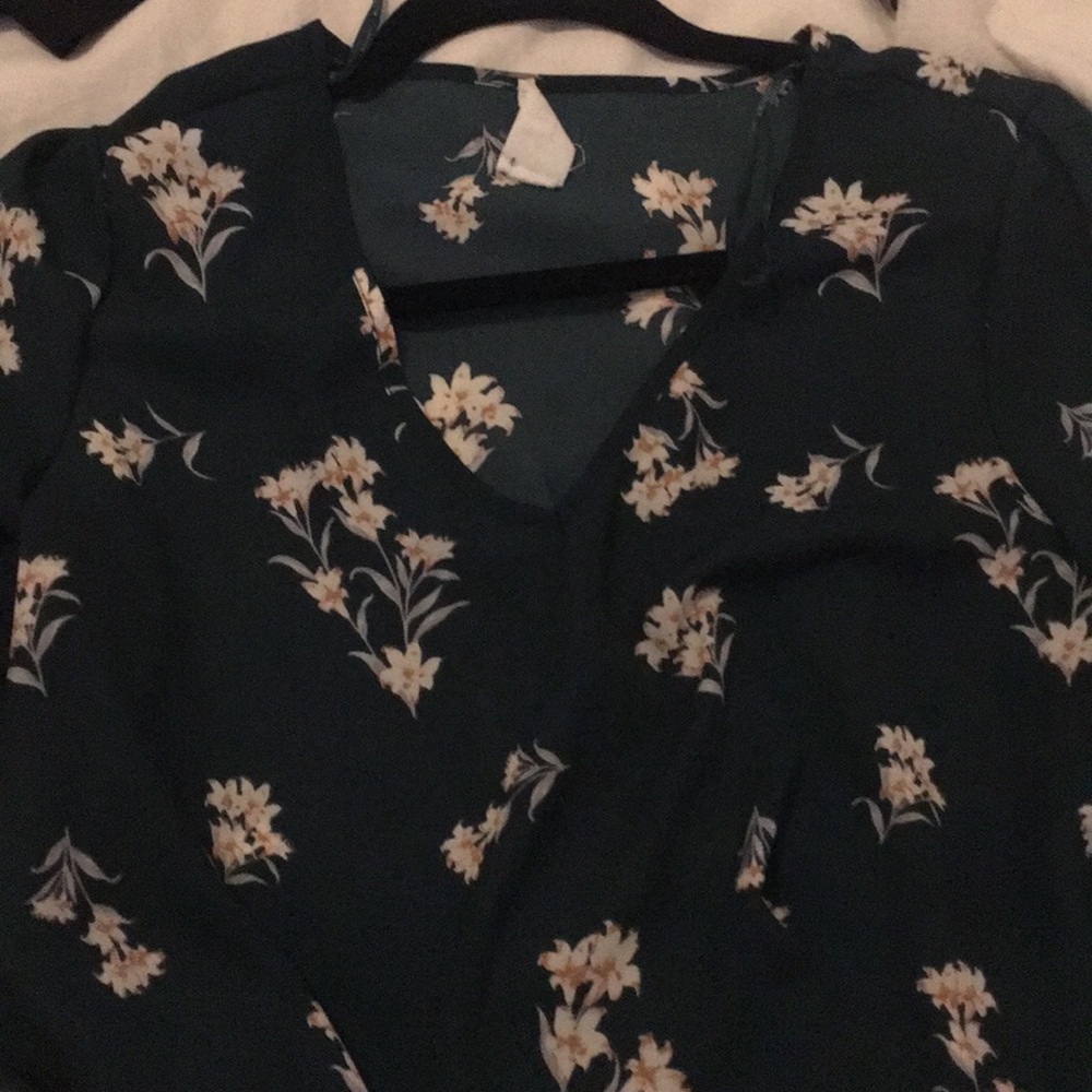Green and floral top size m